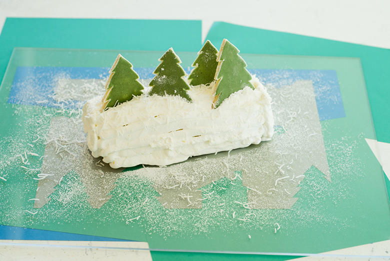 みんなで楽しくクリスマスケーキを手作りしよう！「雪降る聖夜のロールケーキ」のレシピ