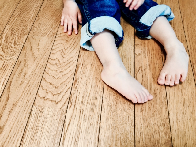 子どもの足の指　足育