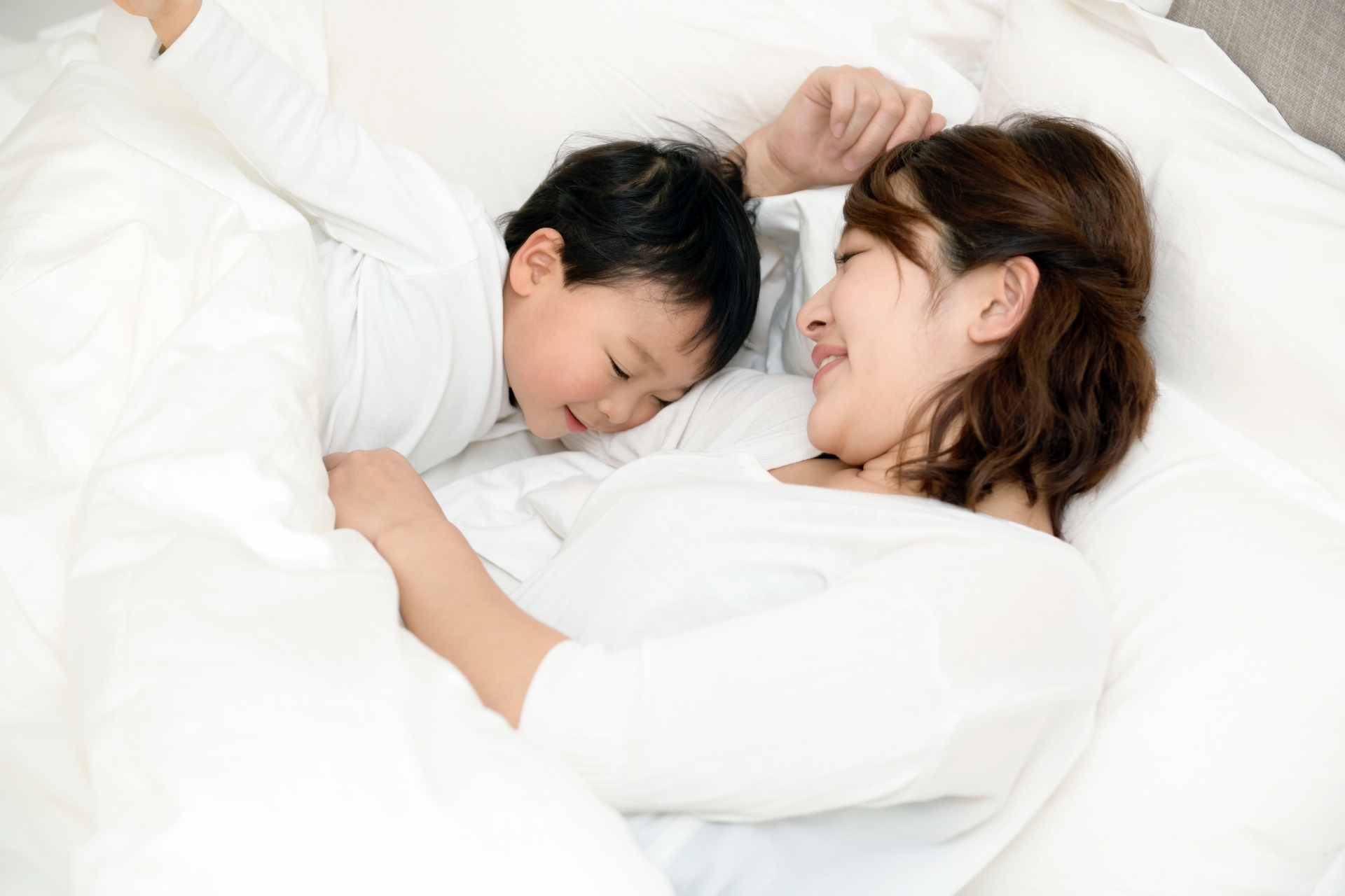 子どもの成長に大切な睡眠時間と睡眠の質。寝る前のスマホはやめた方がいい